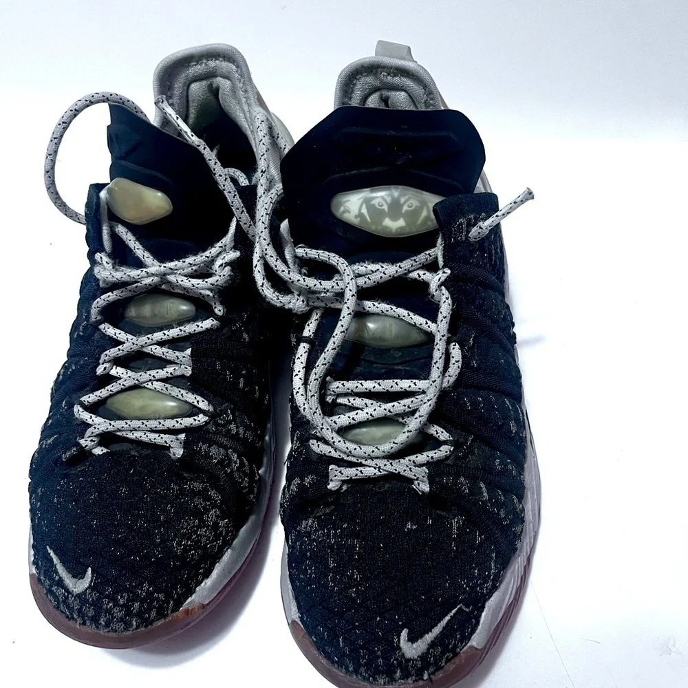 Nike LeBron XVIII Black/ White Shoes Sz 5.5y